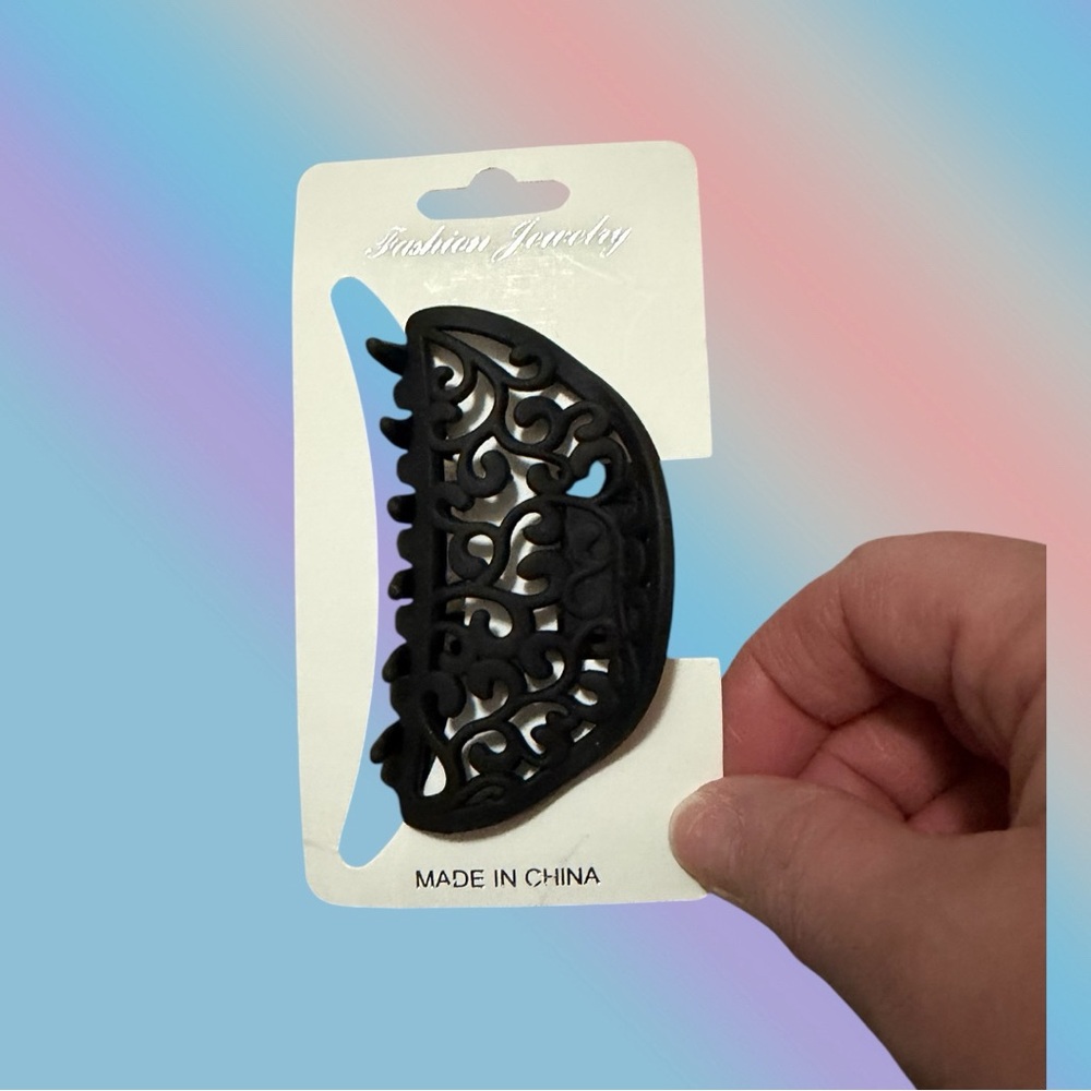 🦄 Matte Paisley Hair Clip!